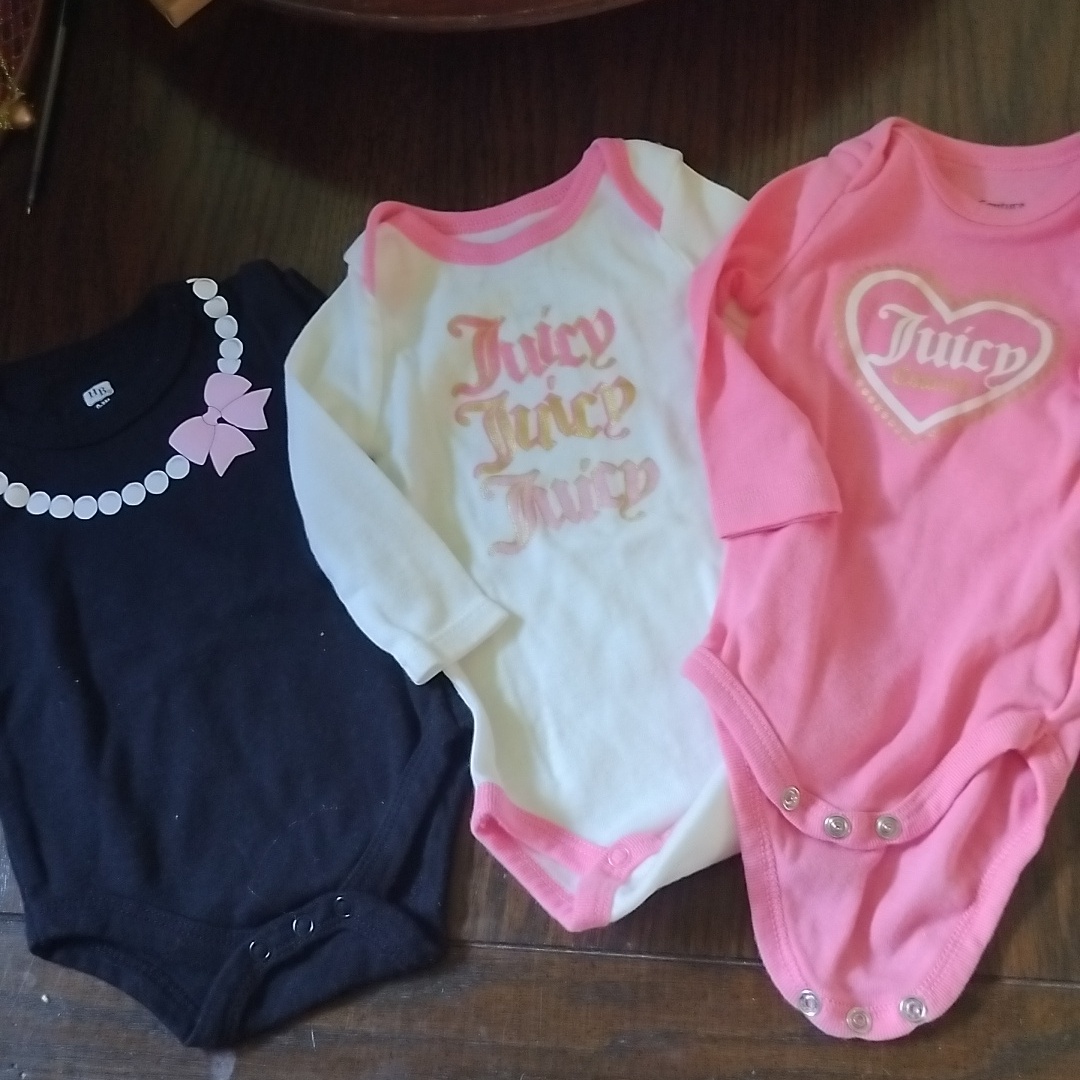Lot Of Three Onesies, Juicy Couture, Hb 0-3 Momths